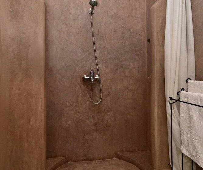 سوییت, Riad Manissa
