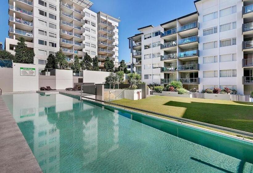 Апартаменты 1 Спальня, Trilogy Residences