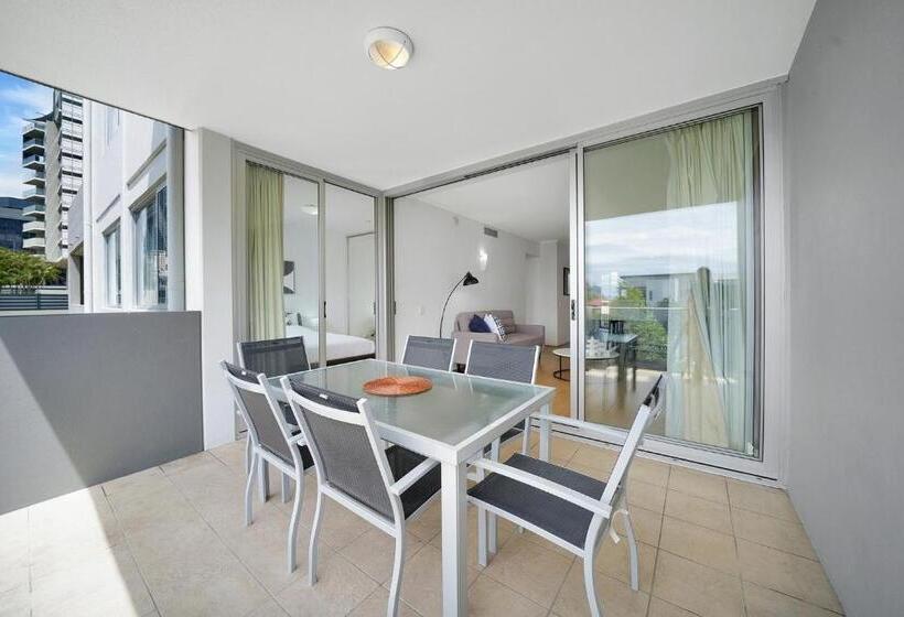 Апартаменты 2 Спальни, Trilogy Residences