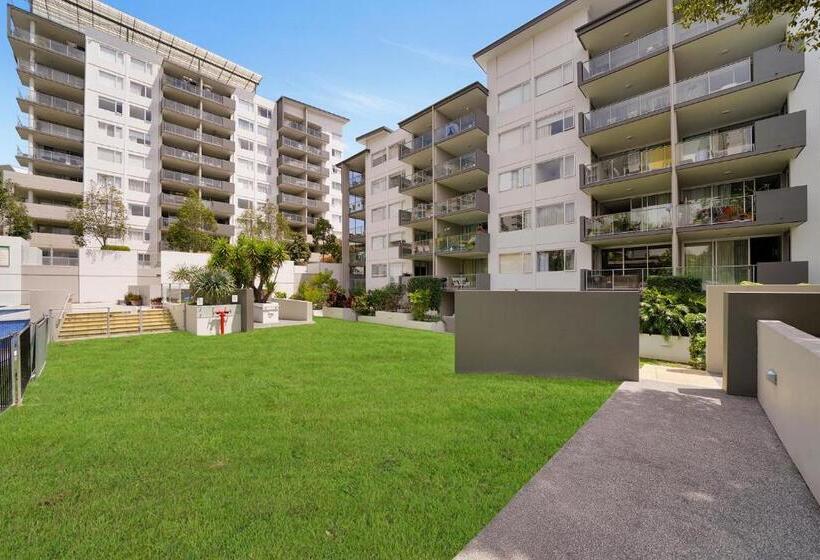 Апартаменты 2 Спальни, Trilogy Residences