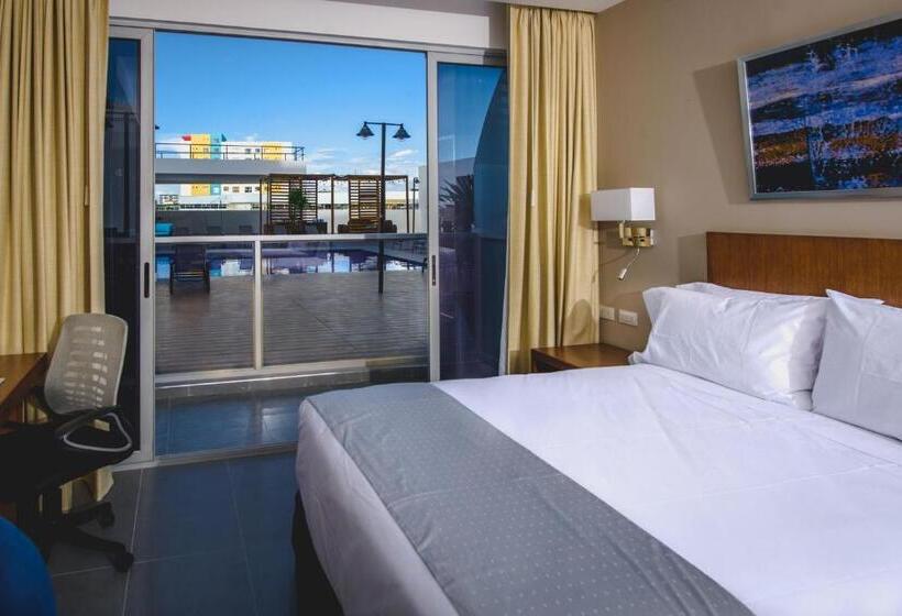 اتاق اجرایی با تخت بزرگ, Wyndham Manta Sail Plaza Hotel And Convention Center