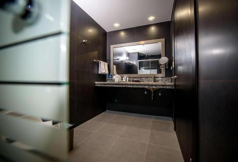 이그제큐티브 룸 킹사이즈 침대, Wyndham Manta Sail Plaza Hotel And Convention Center