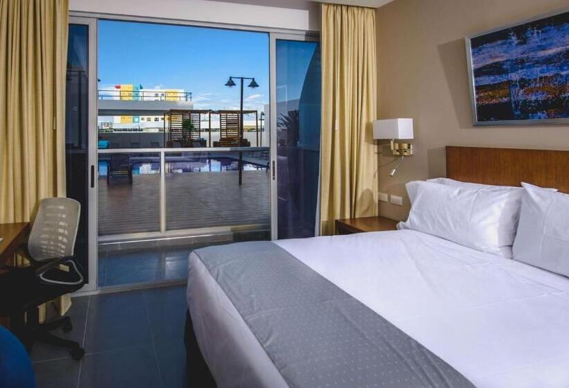 이그제큐티브 룸 킹사이즈 침대, Wyndham Manta Sail Plaza Hotel And Convention Center