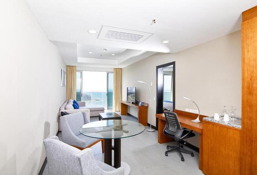 Deluxe Suite King Bed, Wyndham Manta Sail Plaza Hotel And Convention Center