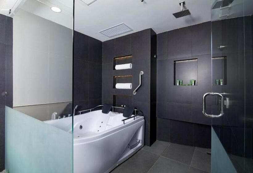 디럭스 스위트 킹 침대, Wyndham Manta Sail Plaza Hotel And Convention Center