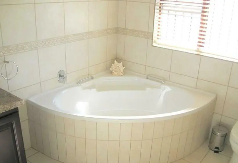オーシャンビューデラックスルーム, Aquamarine Guest House