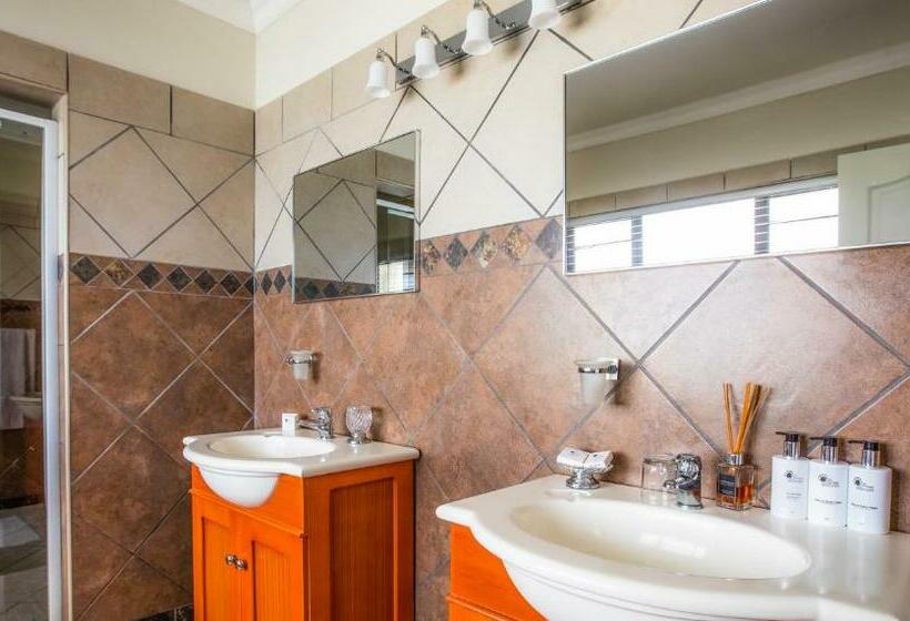 インサイドデラックスルーム, At Heritage House