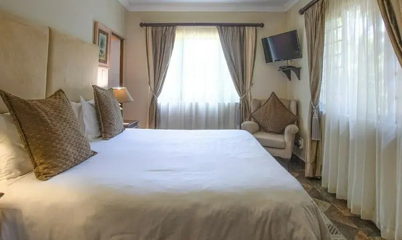 اتاق استاندارد, At Heritage House