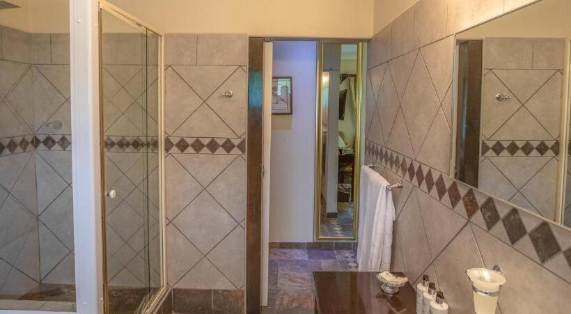 デラックスルーム, At Heritage House