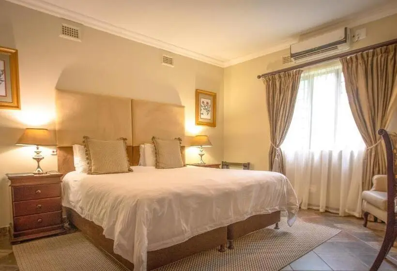 اتاق لوکس, At Heritage House