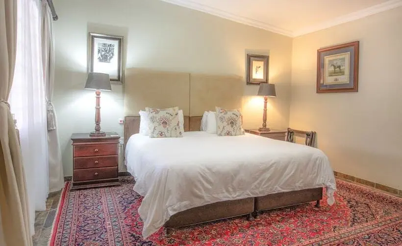 اتاق استاندارد, At Heritage House