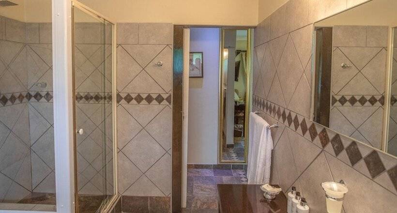 デラックスルーム, At Heritage House