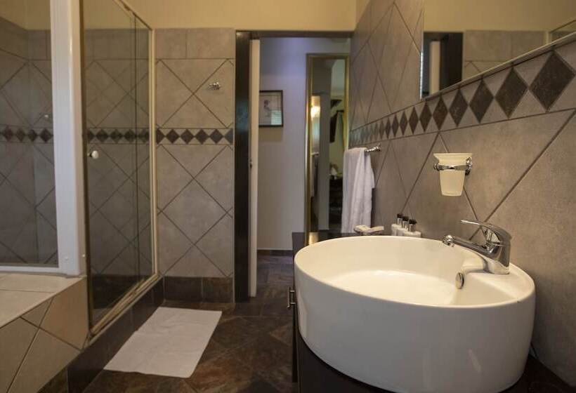 デラックスルーム, At Heritage House