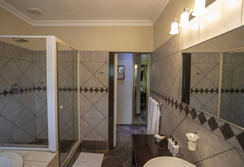 Номер Deluxe, At Heritage House