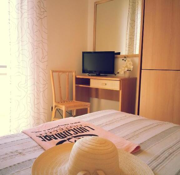 חדר סטנדרט לארבעה נוף לים, Lungomare