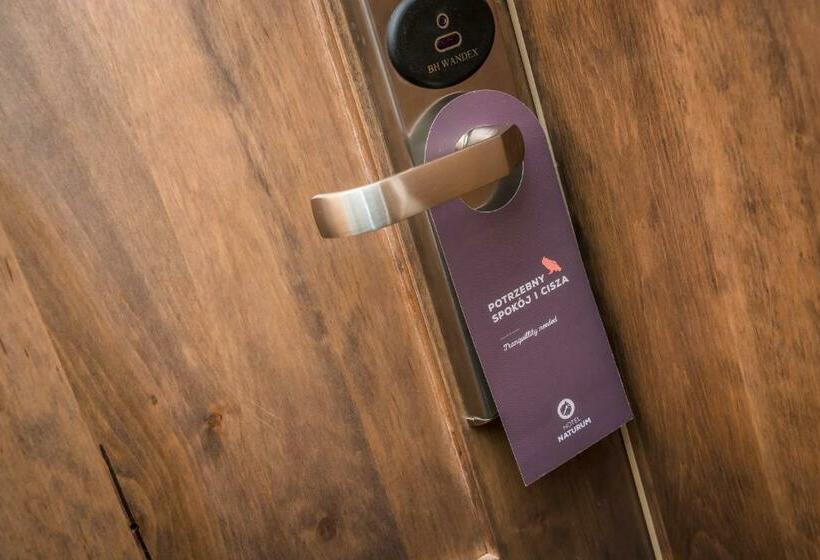 דירת חדר, Naturum