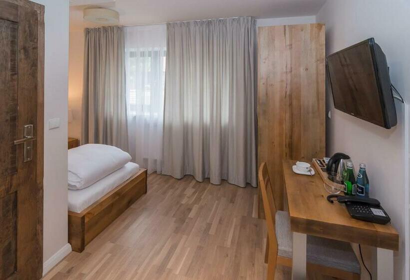 חדר סטנדרט יחיד, Naturum