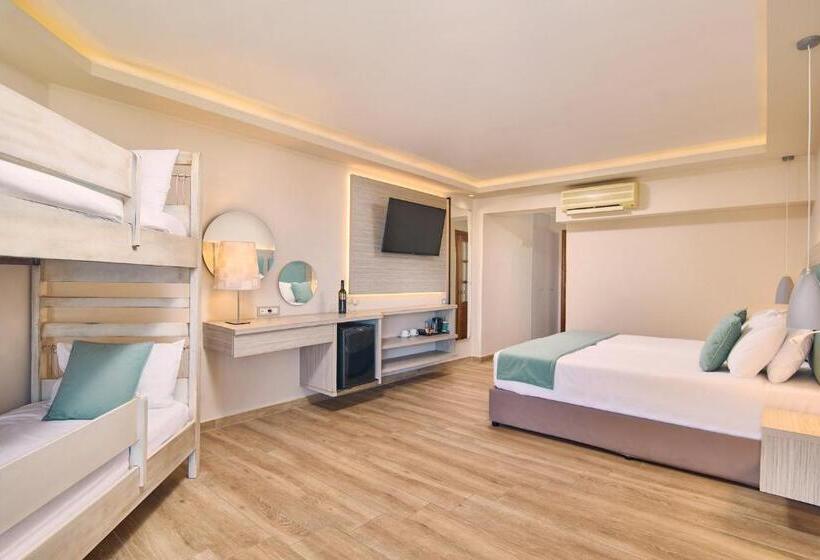 اتاق خانوادگی با چشمانداز استخر, Palazetto Suites Zakynthos   Adults Only