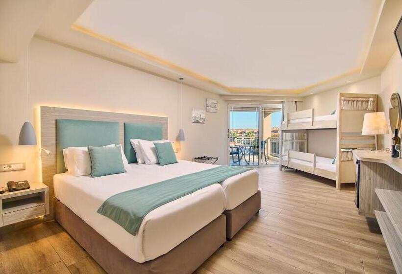 Quarto familiar vista piscina, Palazetto Suites Zakynthos Adults Only