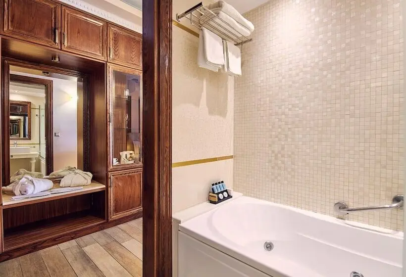 سوییت جونیور با چشم‌انداز استخر, Palazetto Suites Zakynthos   Adults Only