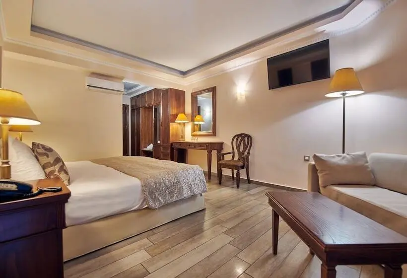 سوییت جونیور با چشم‌انداز استخر, Palazetto Suites Zakynthos   Adults Only