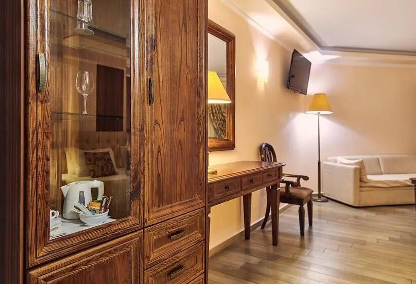 سوییت جونیور با چشم‌انداز استخر, Palazetto Suites Zakynthos   Adults Only