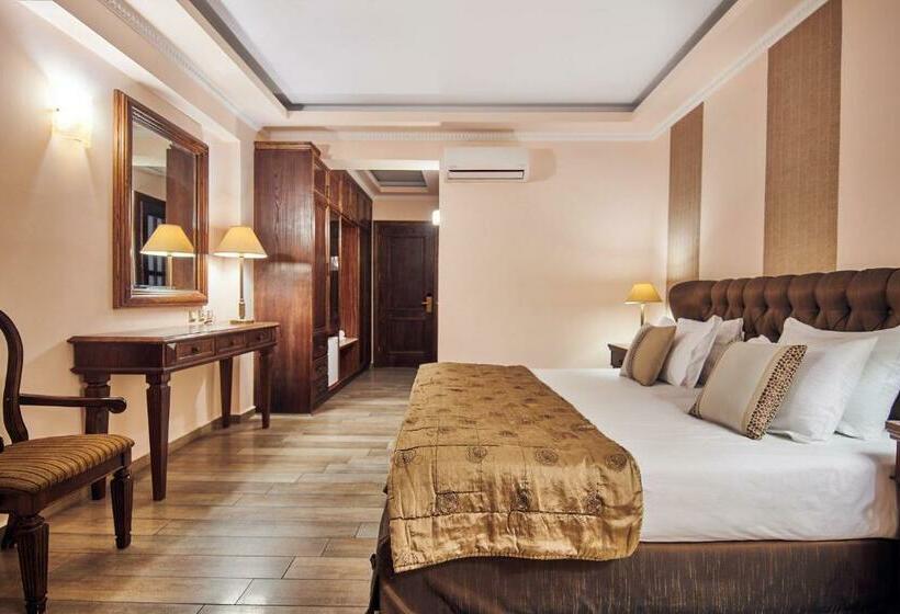 سوییت جونیور با چشم‌انداز استخر, Palazetto Suites Zakynthos   Adults Only