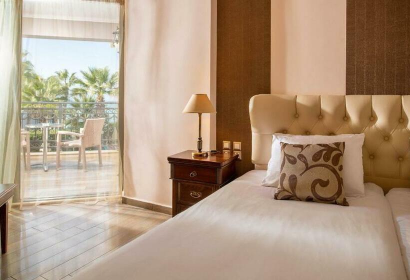 سوییت جونیور با چشم‌انداز استخر, Palazetto Suites Zakynthos   Adults Only