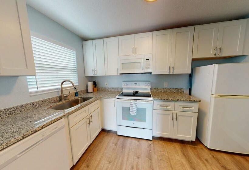 סוויטה נוף לבריכה, The Bungalows