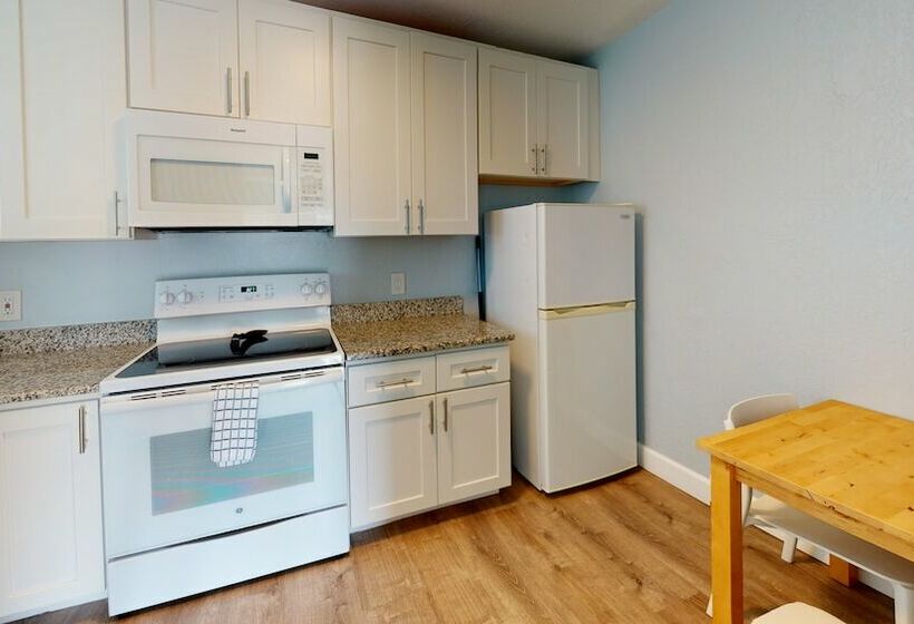 סוויטה נוף לבריכה, The Bungalows