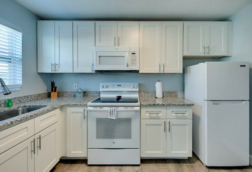 סוויטה נוף לבריכה, The Bungalows