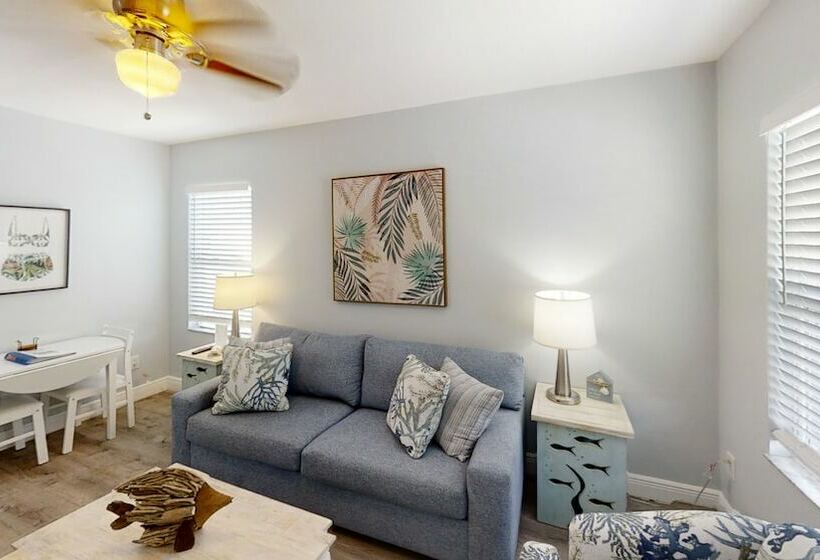 סוויטה נוף לבריכה, The Bungalows