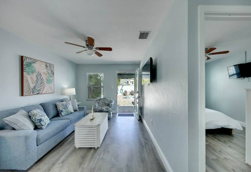 סוויטה נוף לבריכה, The Bungalows