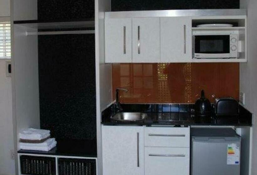 标准工作室, Knysna Inn