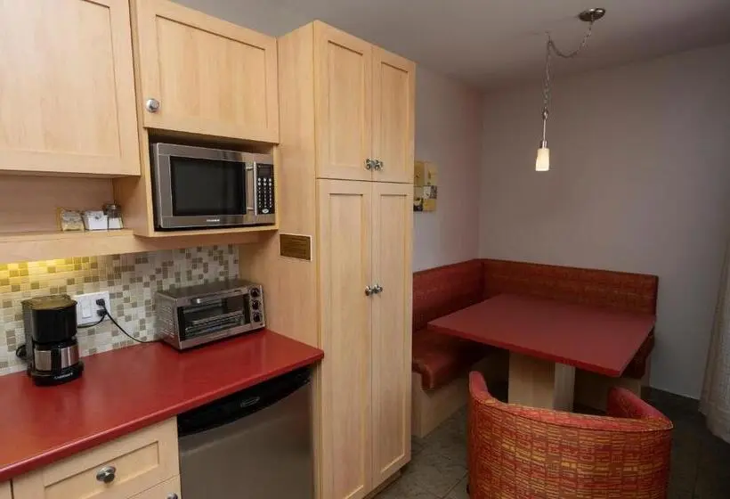 استودیوی استاندارد, Motel Castel De La Mer