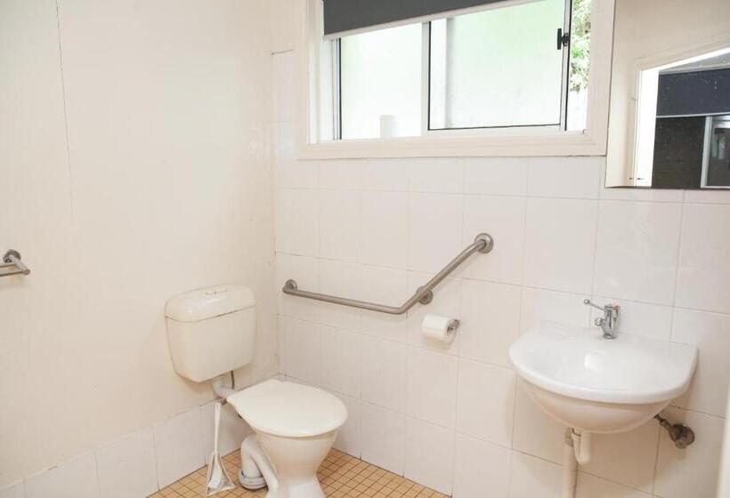 חדר סטנדרט לארבעה, Royal Hotel Singleton