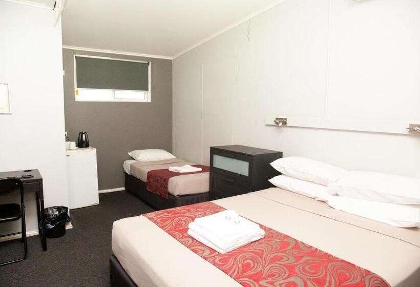 חדר סטנדרט לארבעה, Royal Hotel Singleton