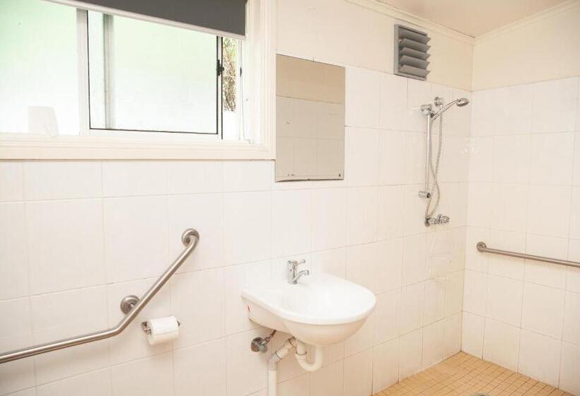 חדר סטנדרט לארבעה, Royal Hotel Singleton