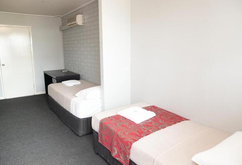 Семейный Номер Deluxe, Royal Hotel Singleton