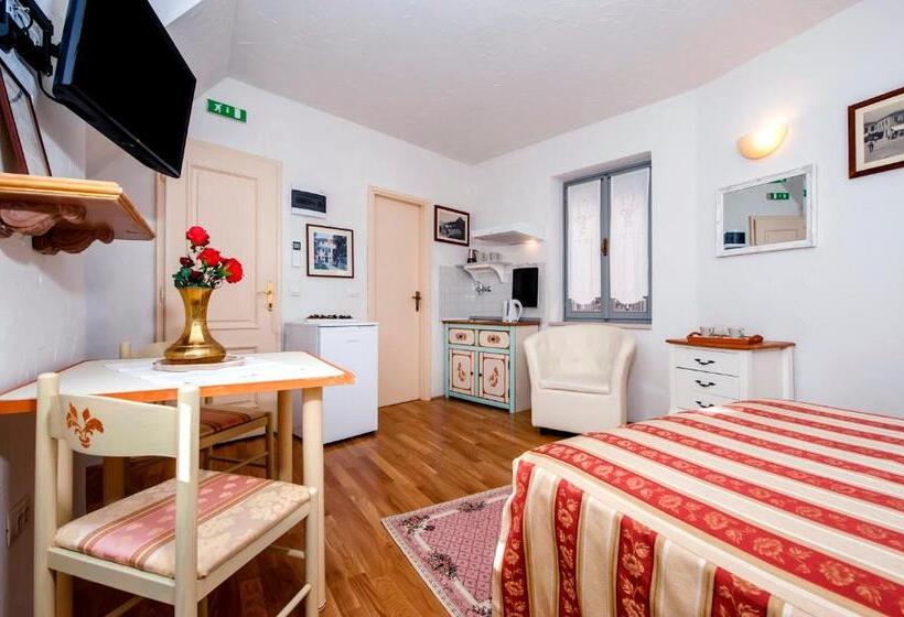 스탠다드 스튜디오, Guest House Sotto I Volti Centro Storico