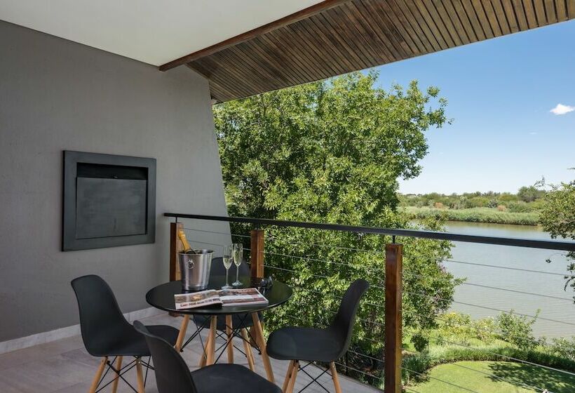 ファミリールーム, River Place Manor