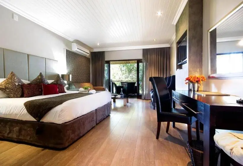 Superior-huone, River Place Manor