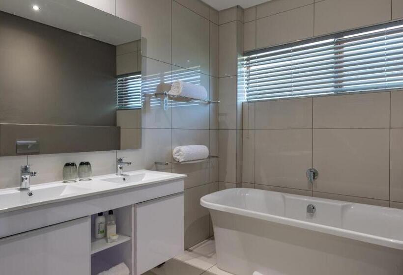 Семейный Номер, River Place Manor
