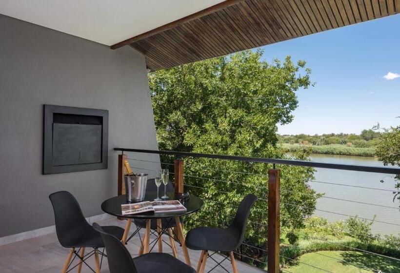 ファミリールーム, River Place Manor