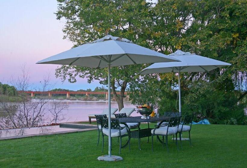 Номер Superior, River Place Manor