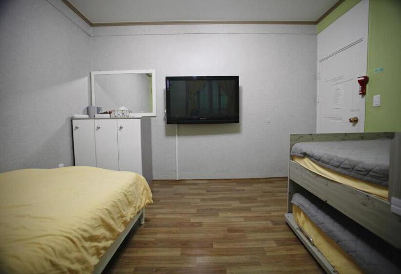 חדר סטנדרט לשלושה, Yeosuro Guesthouse   Hostel