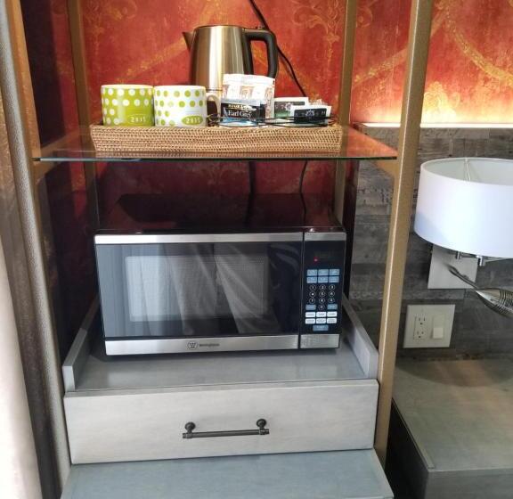 מיטת קינג בסוויטה, Sens Hotel & Vanne Bistro Berkeley