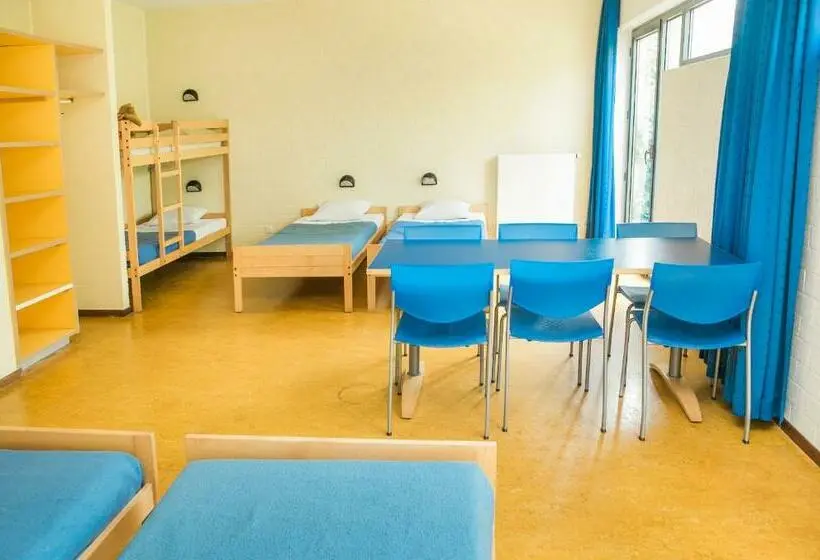Vuode Makuusalissa, Jeugdherberg De Peerdevisser