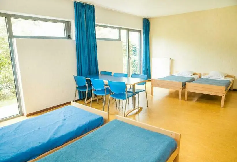 Vuode Makuusalissa, Jeugdherberg De Peerdevisser