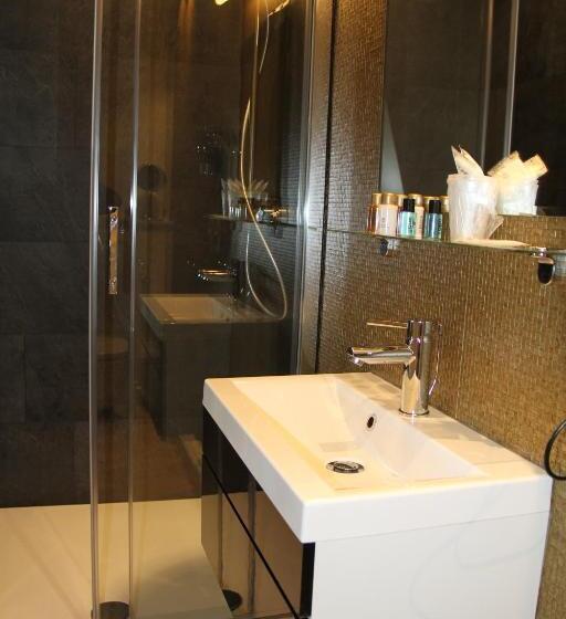 اتاق سوپریور, Amylia